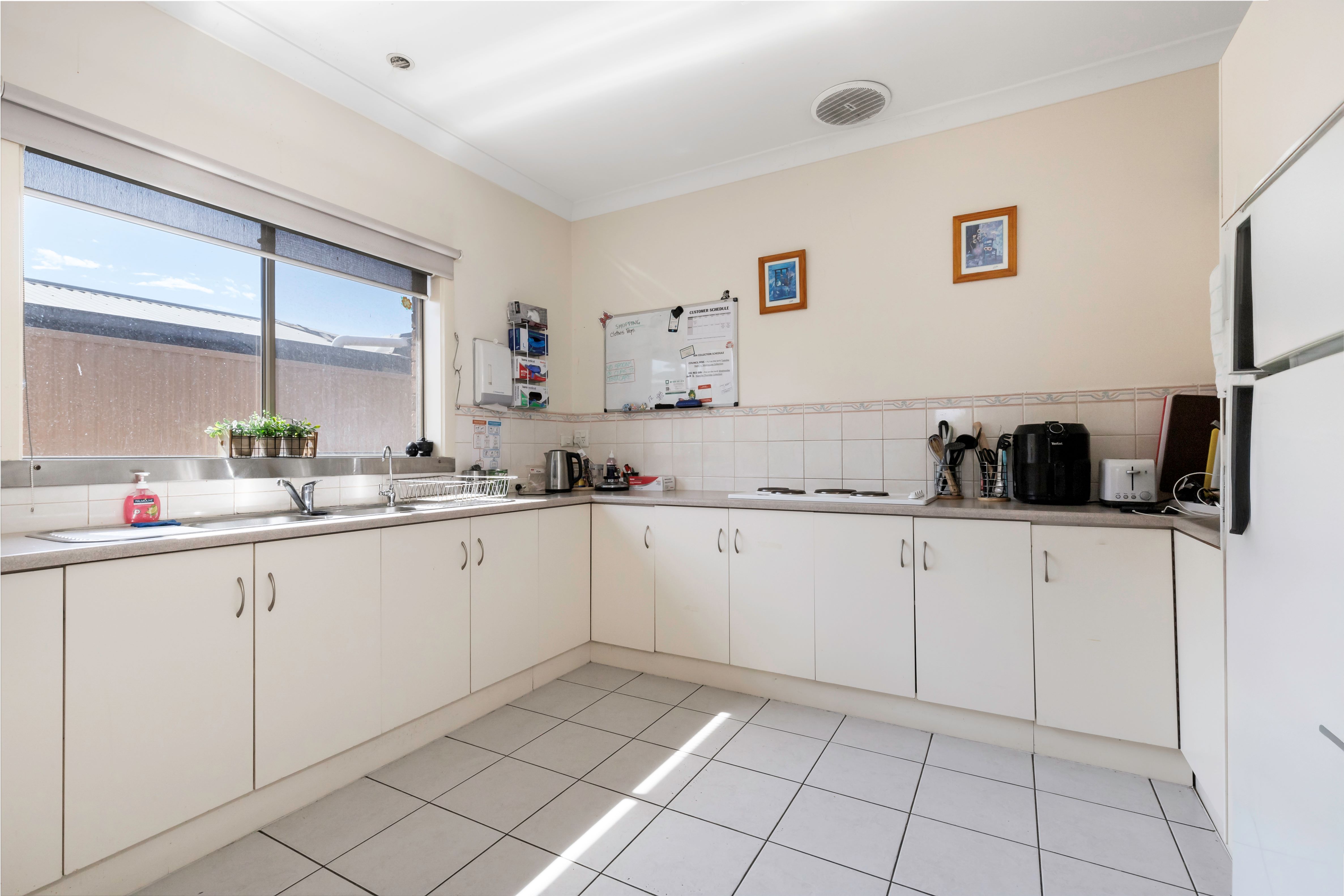 Ferryden Park - 1 Vacancy in 4 Bedroom Residence Basic — Home image 10