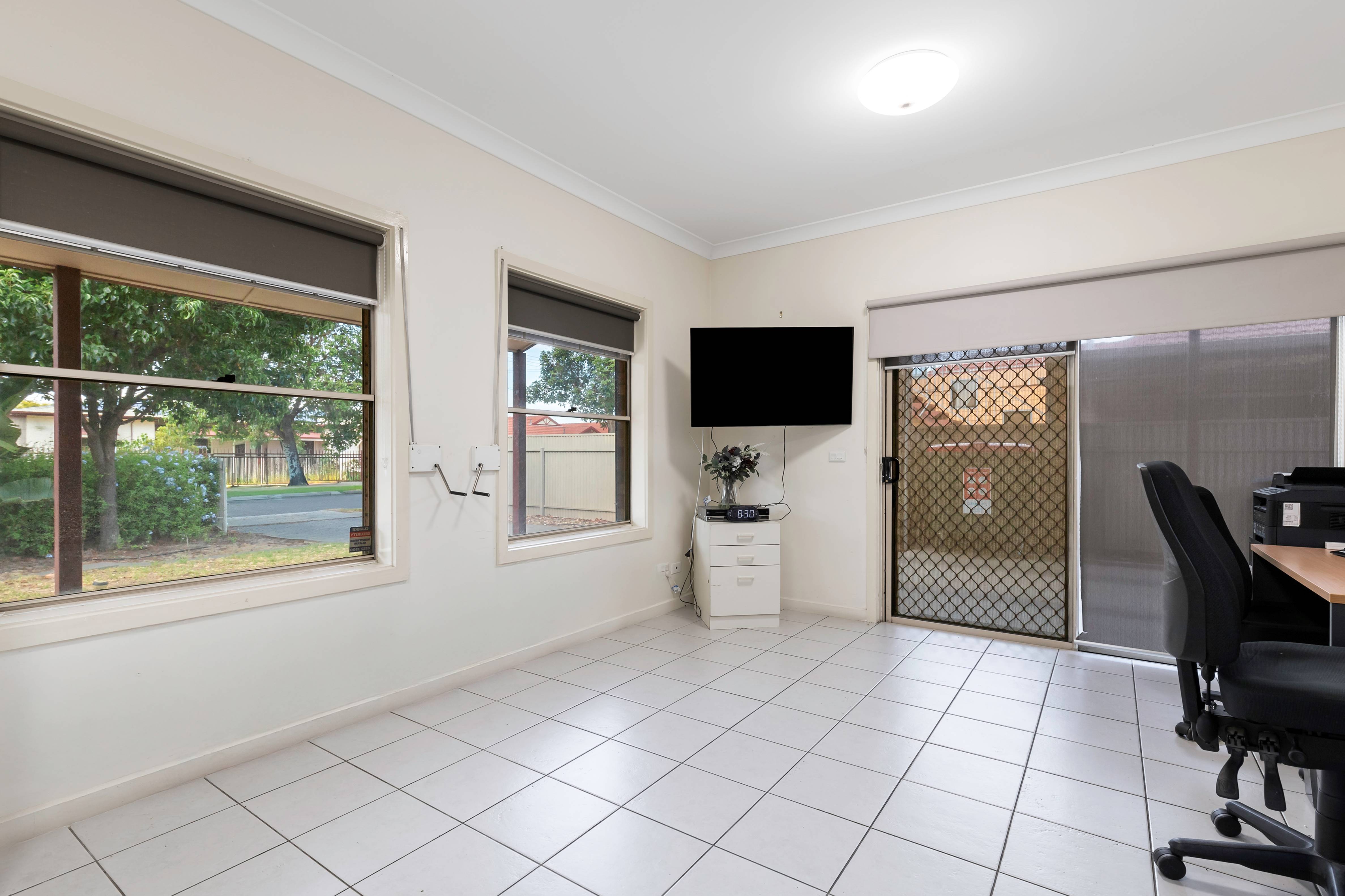 Ferryden Park - 1 Vacancy in 4 Bedroom Residence Basic — Home image 11
