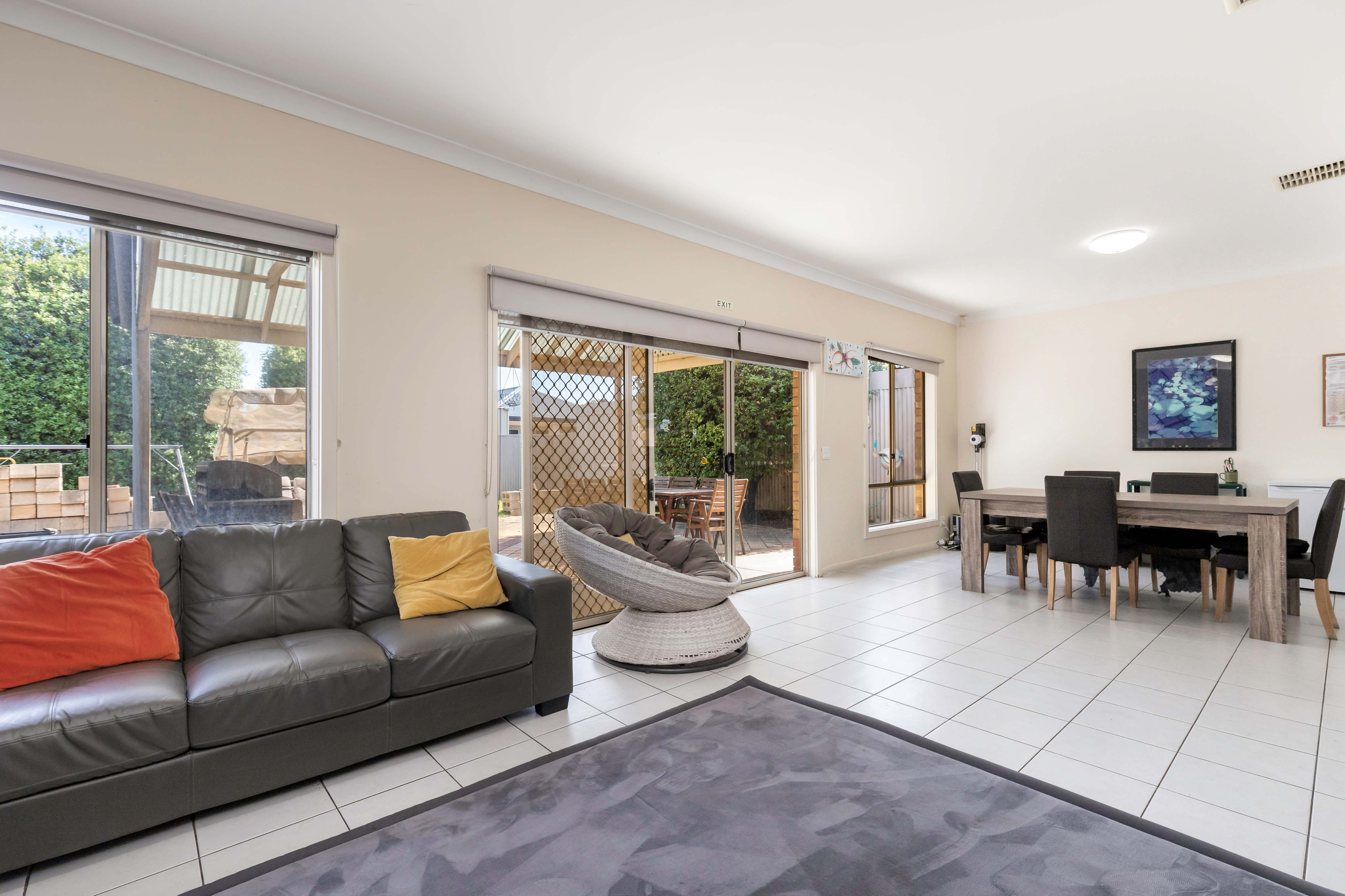 Ferryden Park - 1 Vacancy in 4 Bedroom Residence Basic — Home image 12