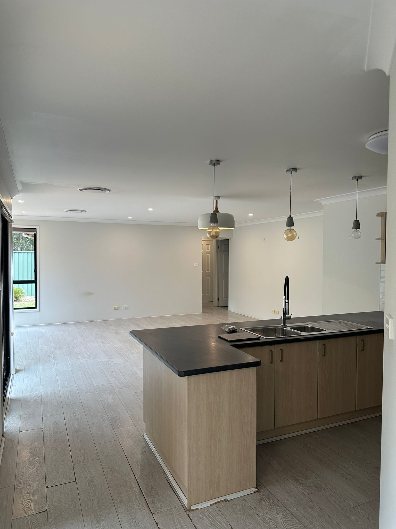 Spacious and quite home with backyard oasis - Ingleburn — Home image 4