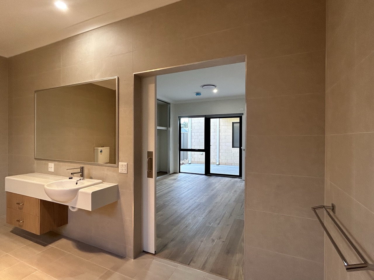 GR8 DISABILITY HOUSING — Home image 12
