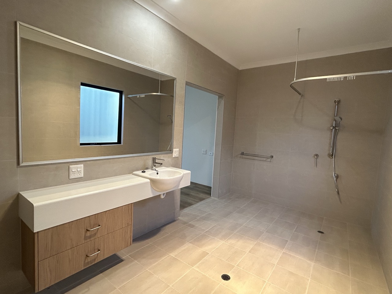 GR8 DISABILITY HOUSING — Home image 13