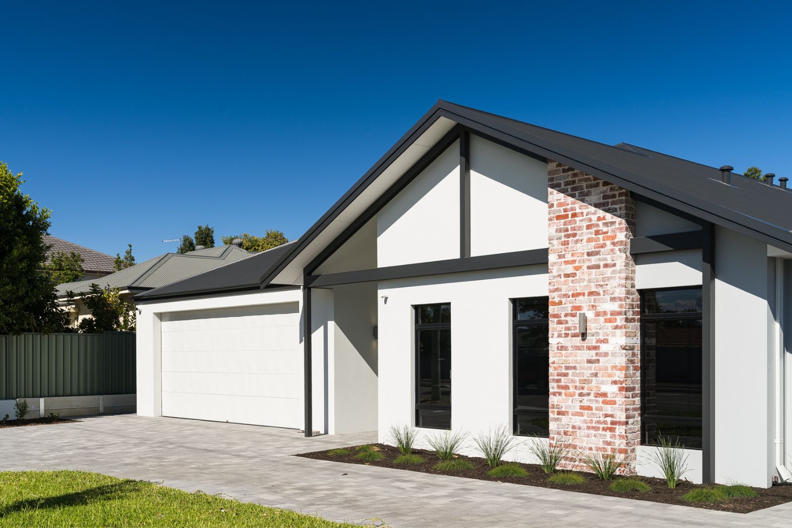 Large 3 Bedroom Home for Sharing with Adjoining Villa in Desirable Location. Disability Accommodation — Home image 8