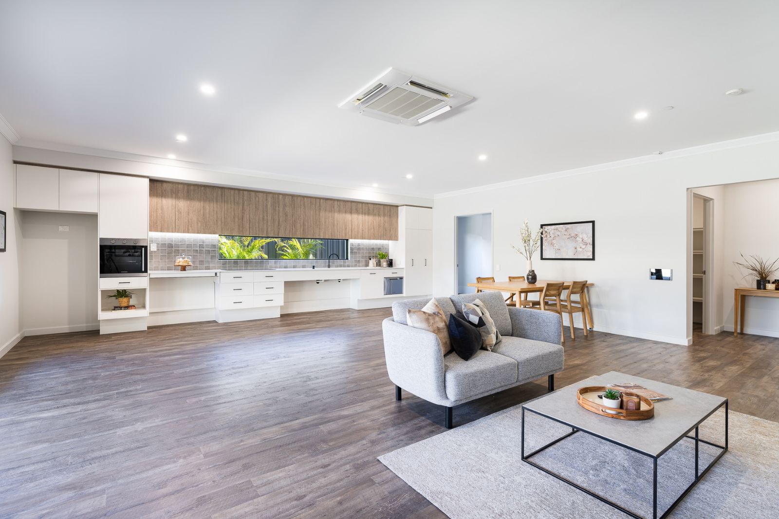 Large 3 Bedroom Home for Sharing with Adjoining Villa in Desirable Location. Disability Accommodation — Home image 10