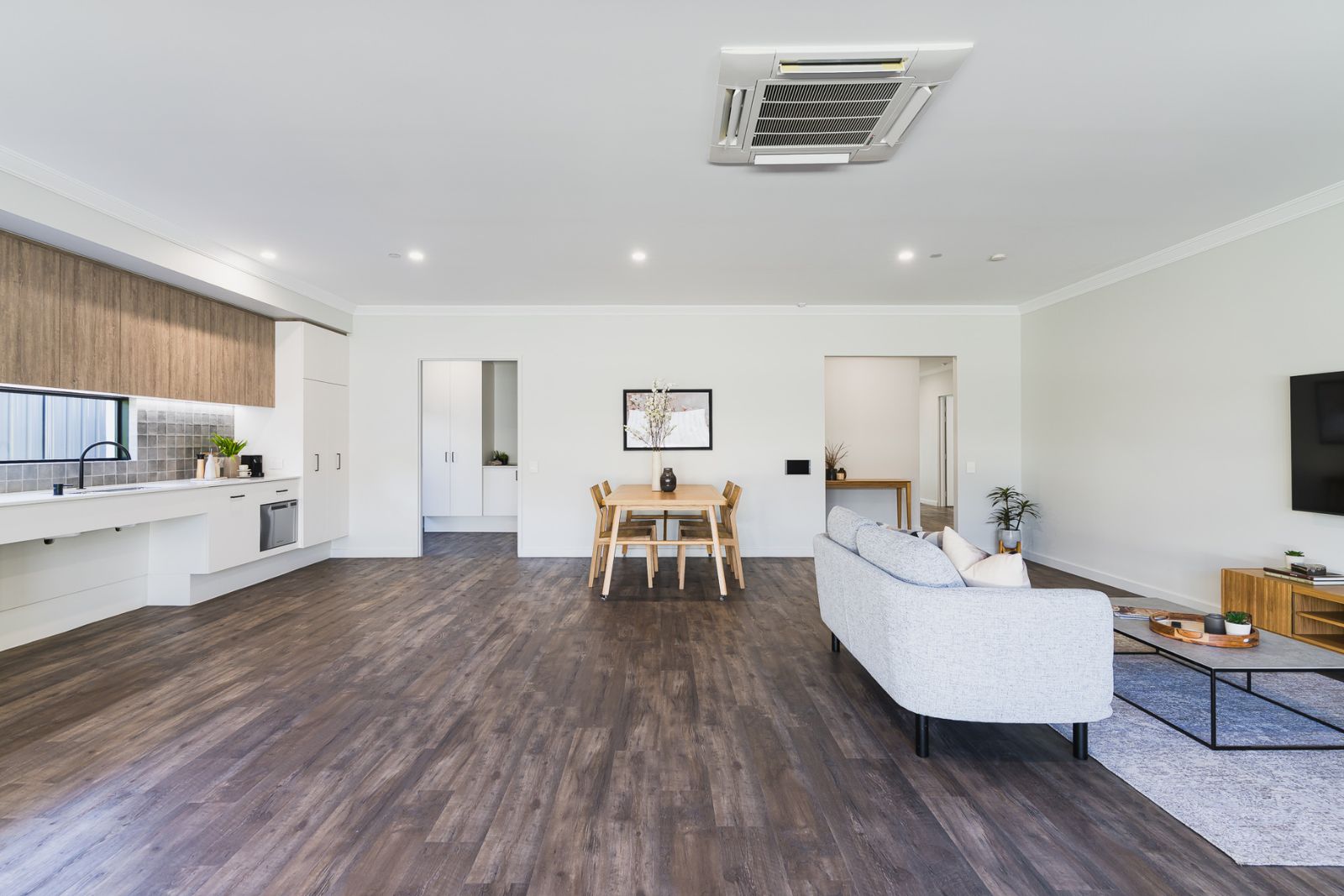 Large 3 Bedroom Home for Sharing with Adjoining Villa in Desirable Location. Disability Accommodation — Home image 12