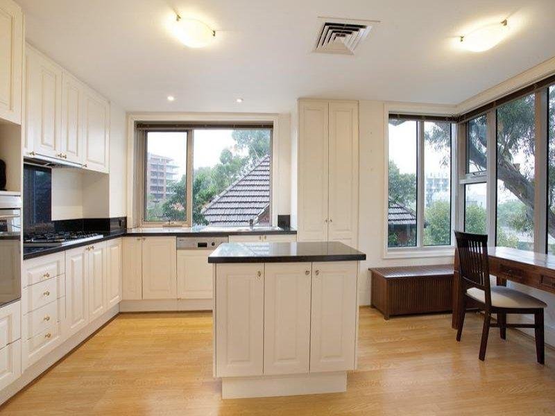 Luxury Living by the Yarra — Home image 2