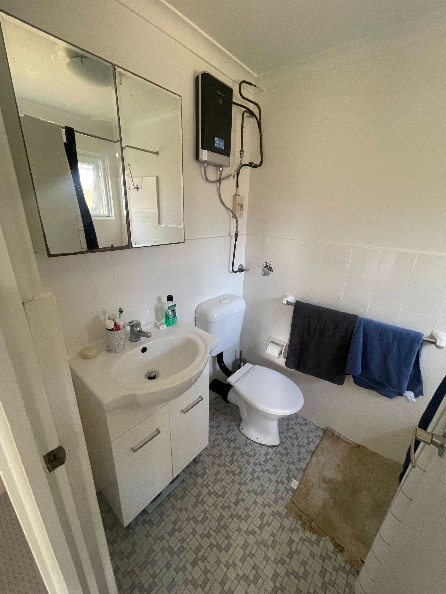 Cosy Entire Apartment in Inner West Sydney — Home image 10
