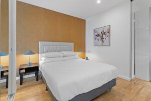 Modern 1-Bed, City Skyline Views & Close to Shops Richmond — Home image 3