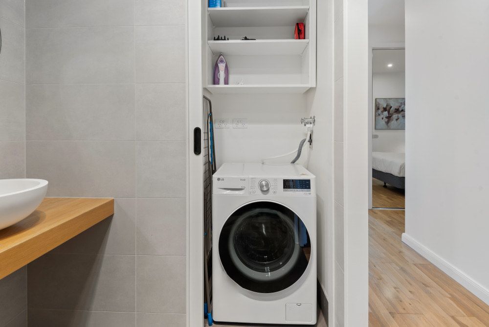 Modern 1-Bed, City Skyline Views & Close to Shops Richmond — Home image 5