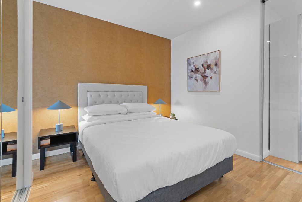 Modern 1-Bed, City Skyline Views & Close to Shops Richmond — Home image 6
