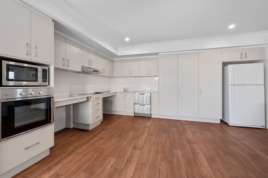 Centrally Located 4 bedroom home (3 +1 OOA) — Home image 2