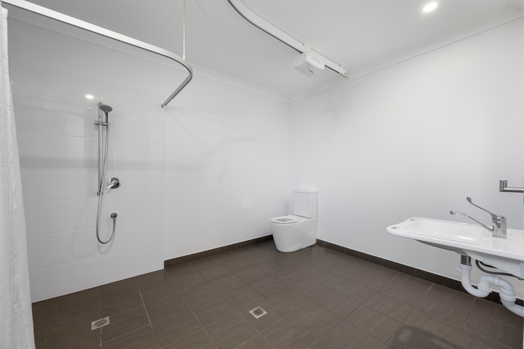 Centrally Located 4 bedroom home (3 +1 OOA) — Home image 5