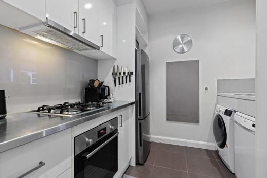 Spacious 2-Bed by Albert & Fawkner Park — Home image 2