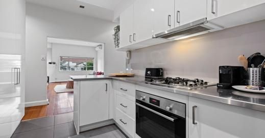 Spacious 2-Bed by Albert & Fawkner Park — Home image 4