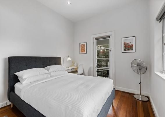 Spacious 2-Bed by Albert & Fawkner Park — Home image 5