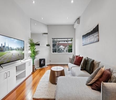 Spacious 2-Bed by Albert & Fawkner Park — Home image 6