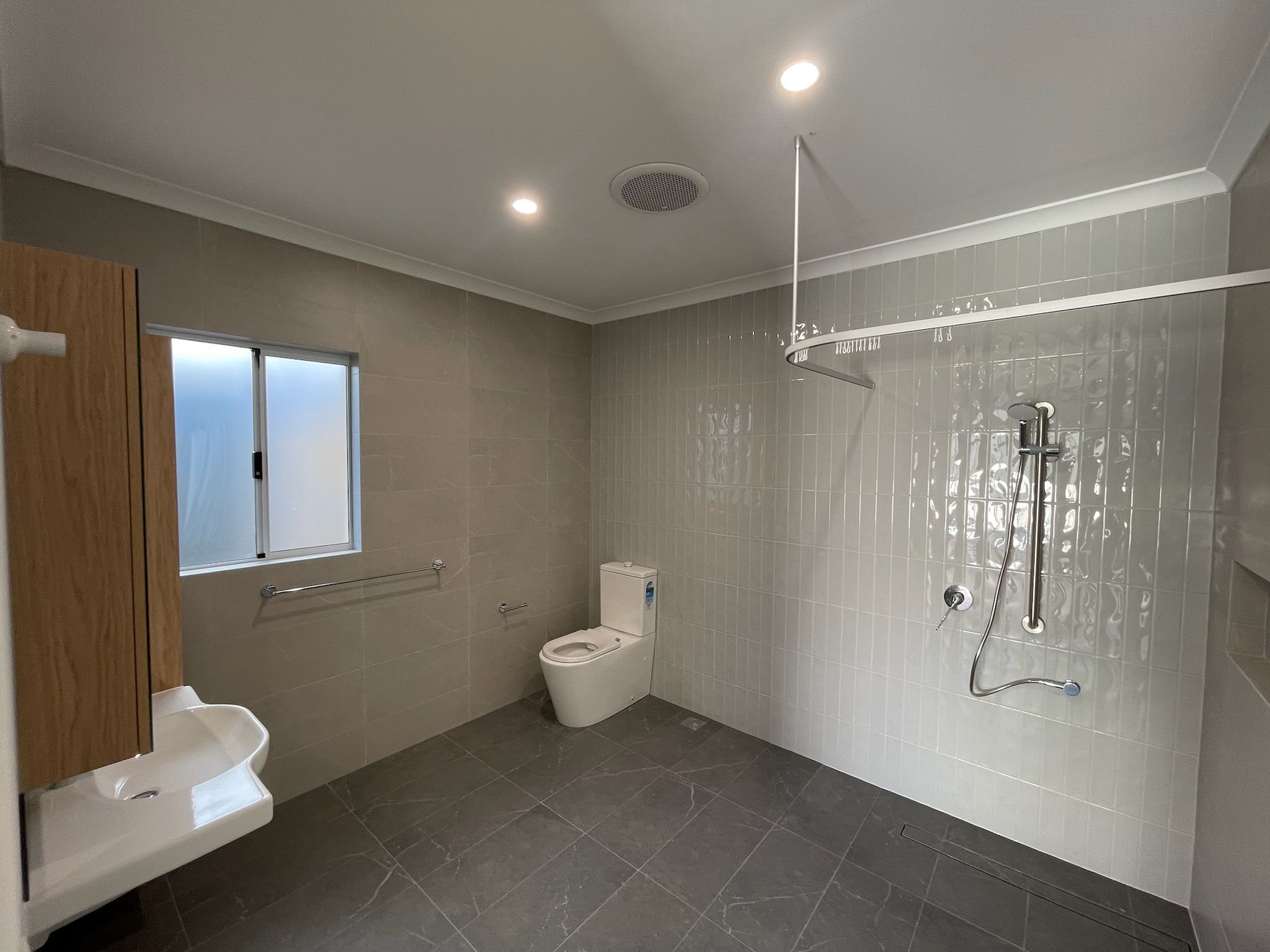 SDA living minutes from the beach — Home image 6