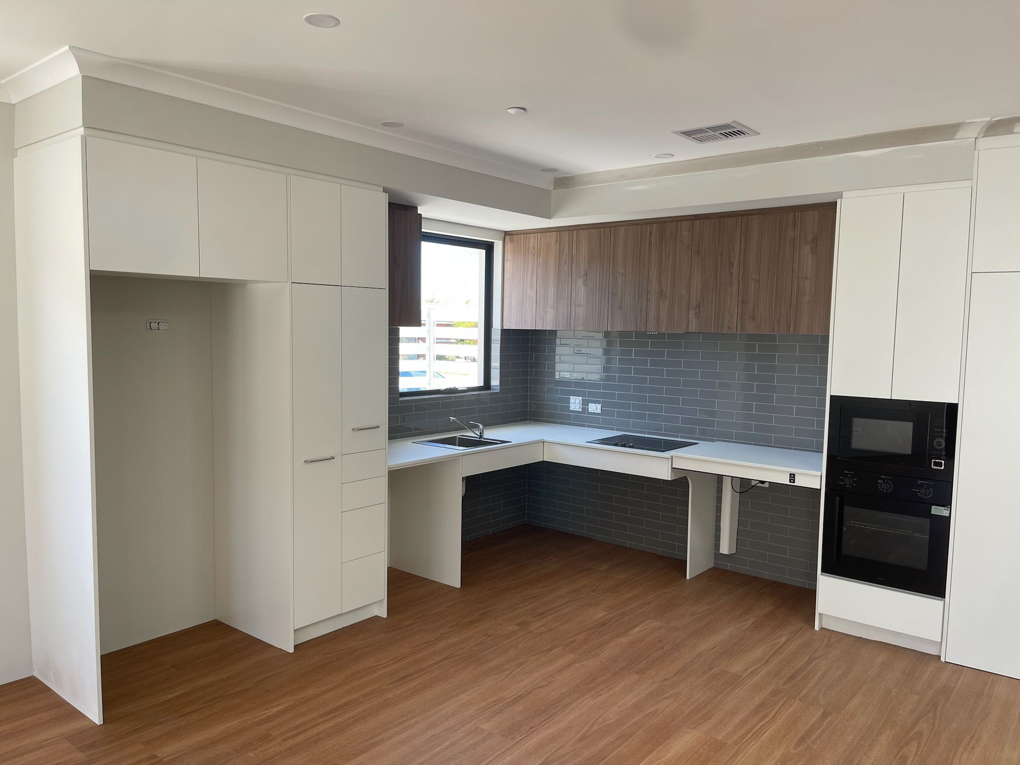 SDA living minutes from the beach — Home image 9