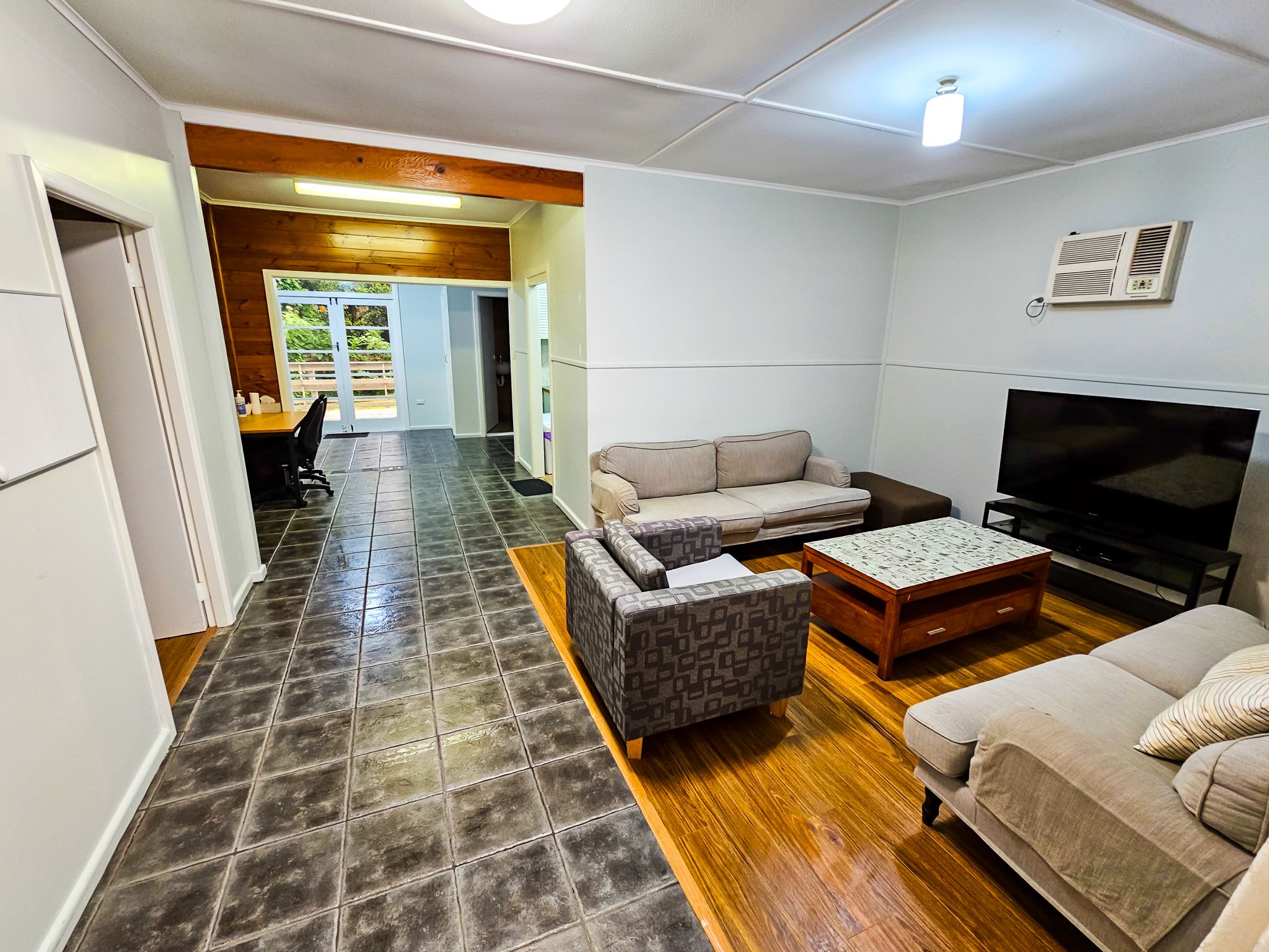 Wheelchair Accessible Home, Close to all shops and amenities — Home image 2