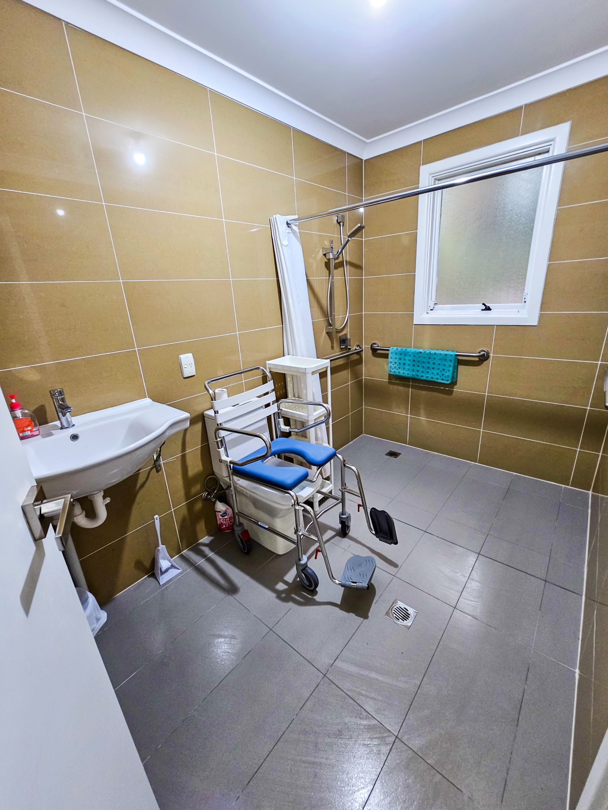 Wheelchair Accessible Home, Close to all shops and amenities — Home image 7