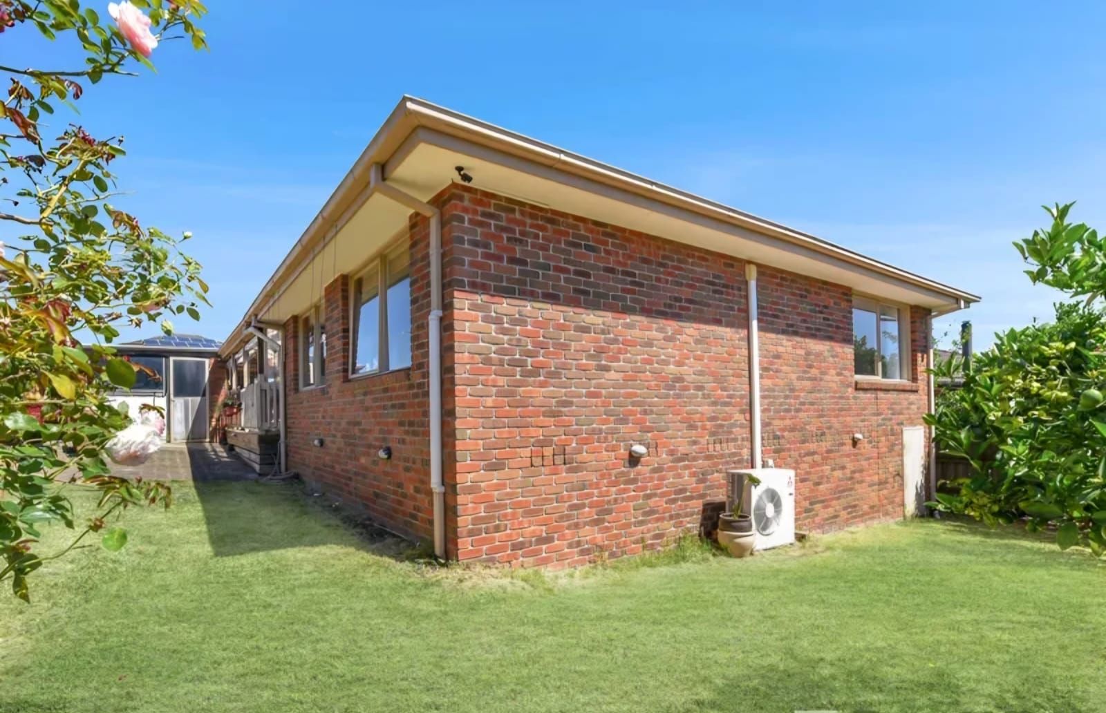 Endeavour Hills: Great location in eastern Melbourne with two Ensuite and additional bathroom ready to occupy — Home image 5