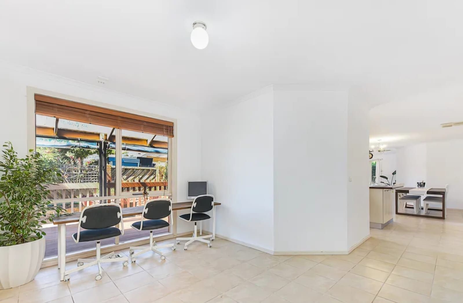 Endeavour Hills: Great location in eastern Melbourne with two Ensuite and additional bathroom ready to occupy — Home image 7