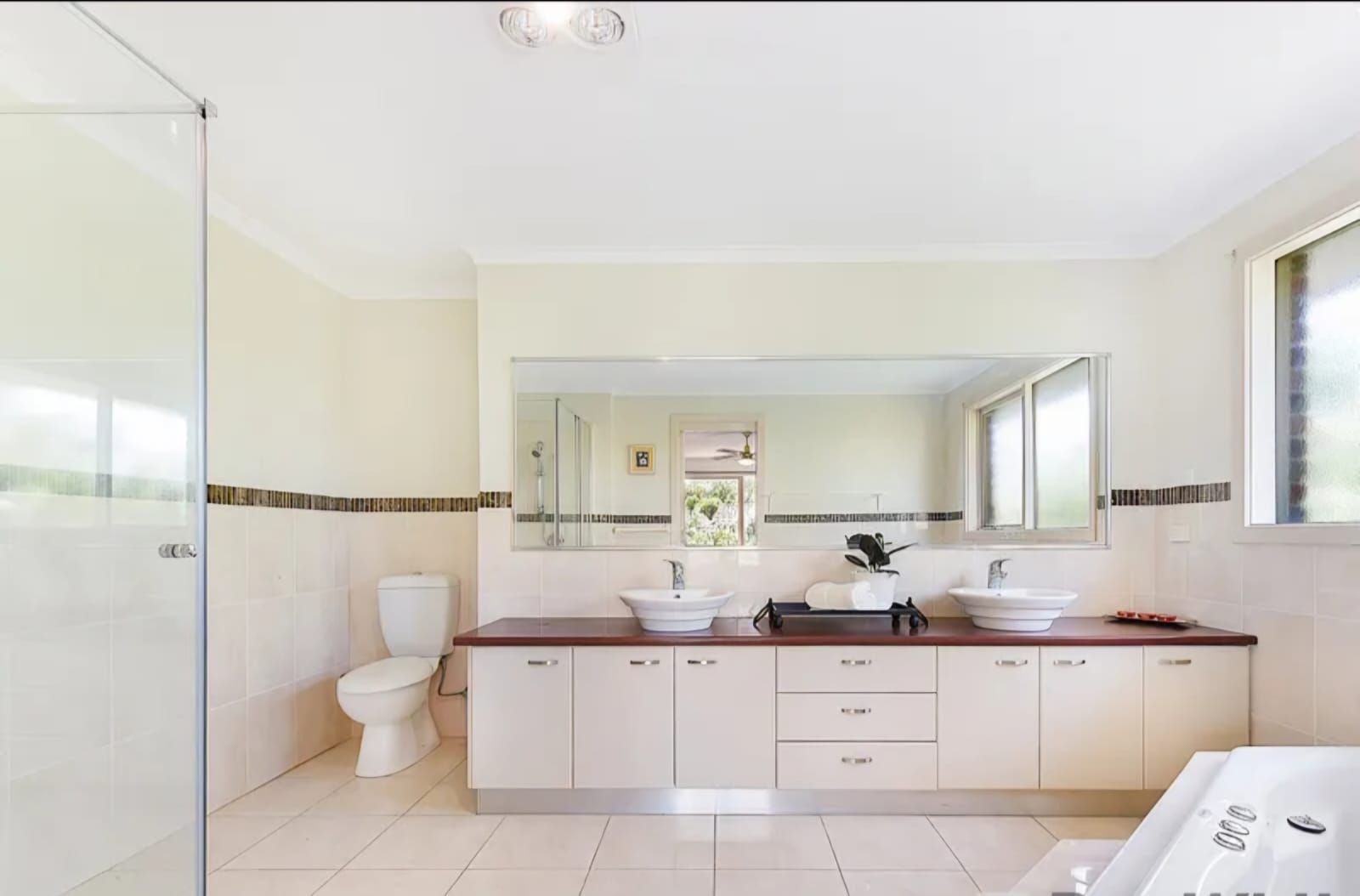 Endeavour Hills: Great location in eastern Melbourne with two Ensuite and additional bathroom ready to occupy — Home image 9