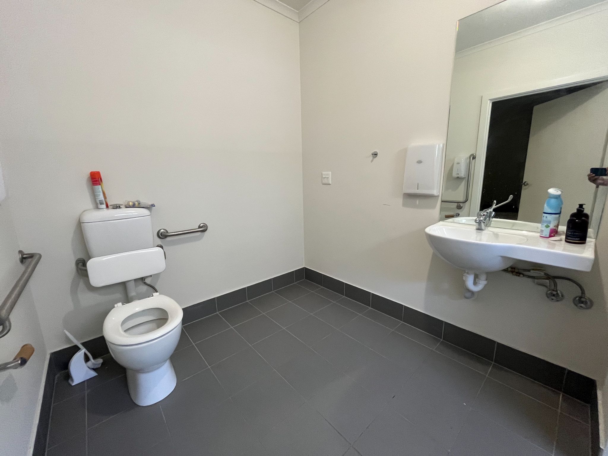 MODERN BEAUTIFULLY PRESENTED SDA Elizabeth Downs — Home image 3