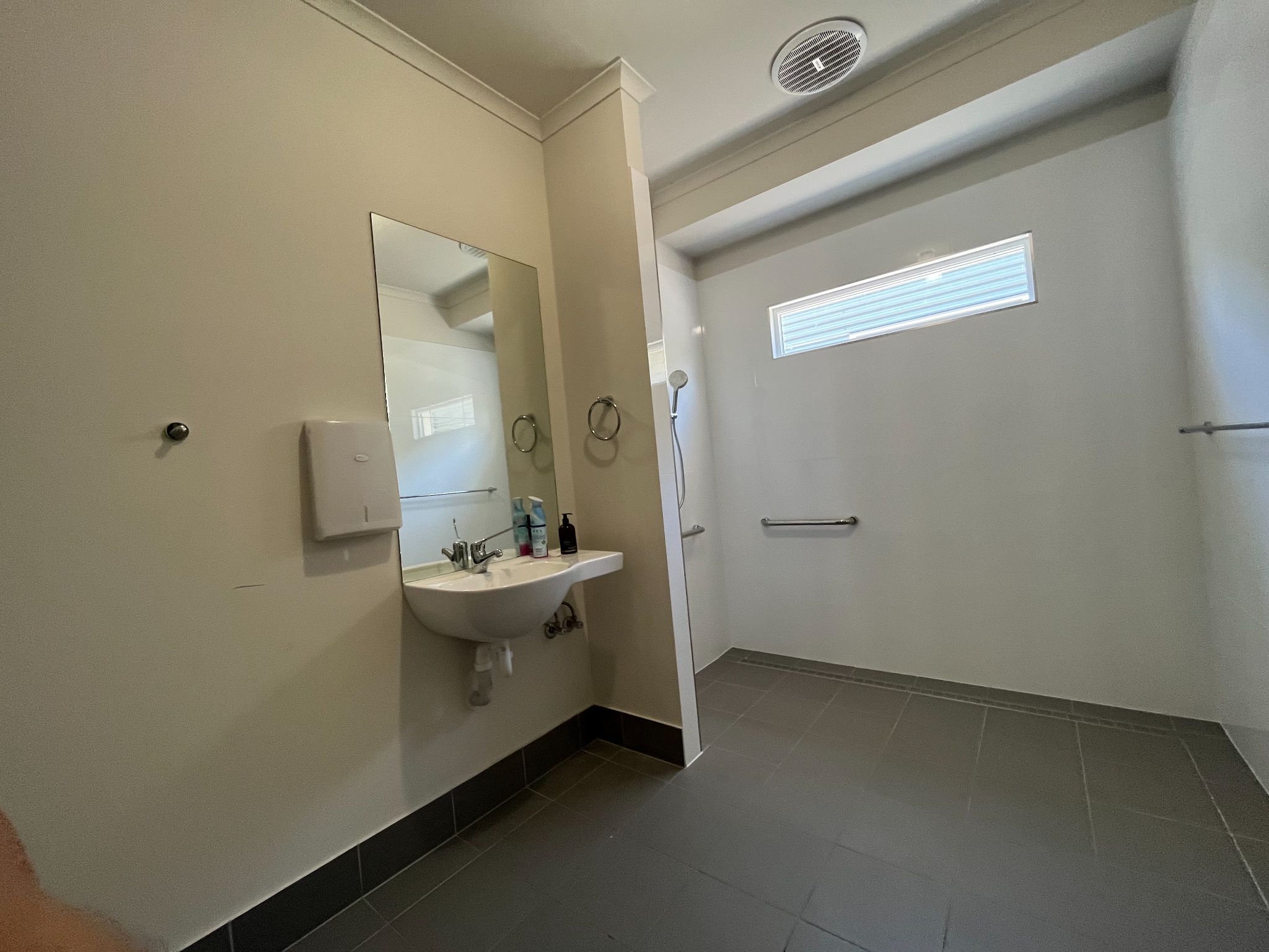 MODERN BEAUTIFULLY PRESENTED SDA Elizabeth Downs — Home image 6