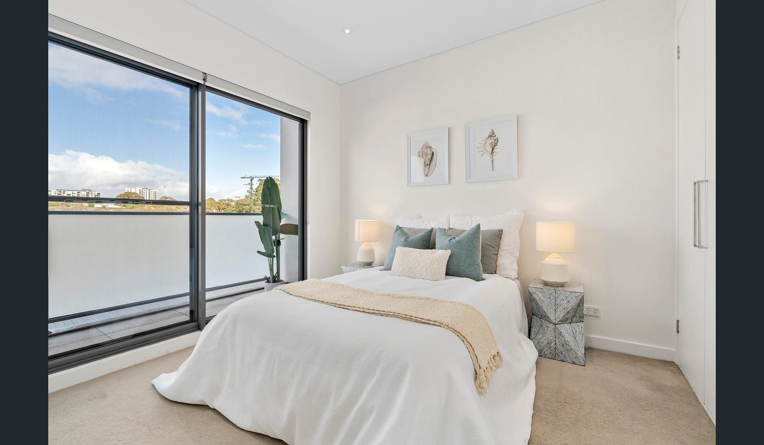 Stylish 1-Bedroom Apartment with Sunlit Balcony in the Heart of Rockdale — Home image 3