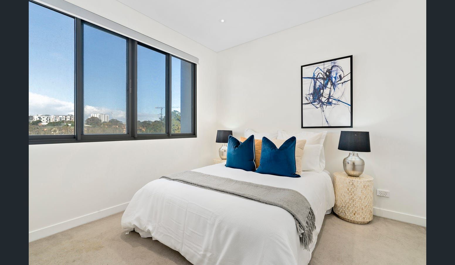 Stylish 1-Bedroom Apartment with Sunlit Balcony in the Heart of Rockdale — Home image 4