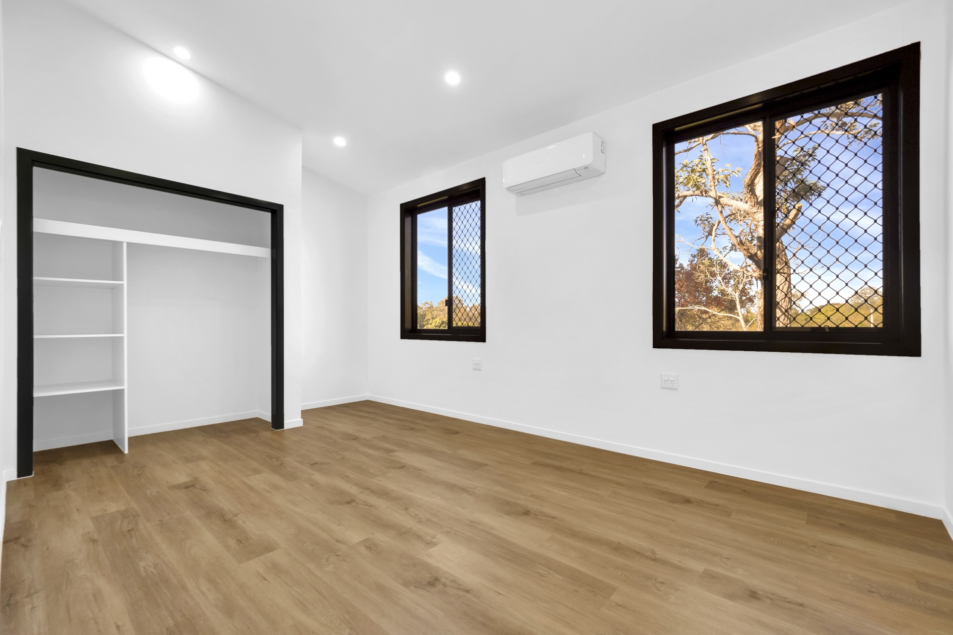 One Left - Loganlea Robust SDA Home - Single Occupancy + OOA — Home image 3