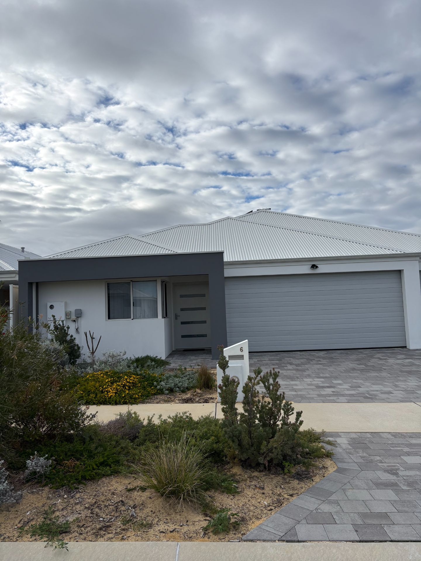 Eglinton SIL House — Home image 1