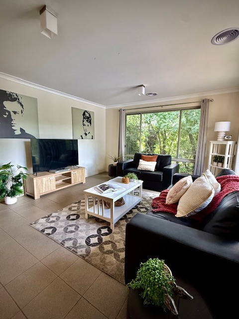 Explore a quiet lifestyle in Canberra whilst staying connected to amenities — Home image 2