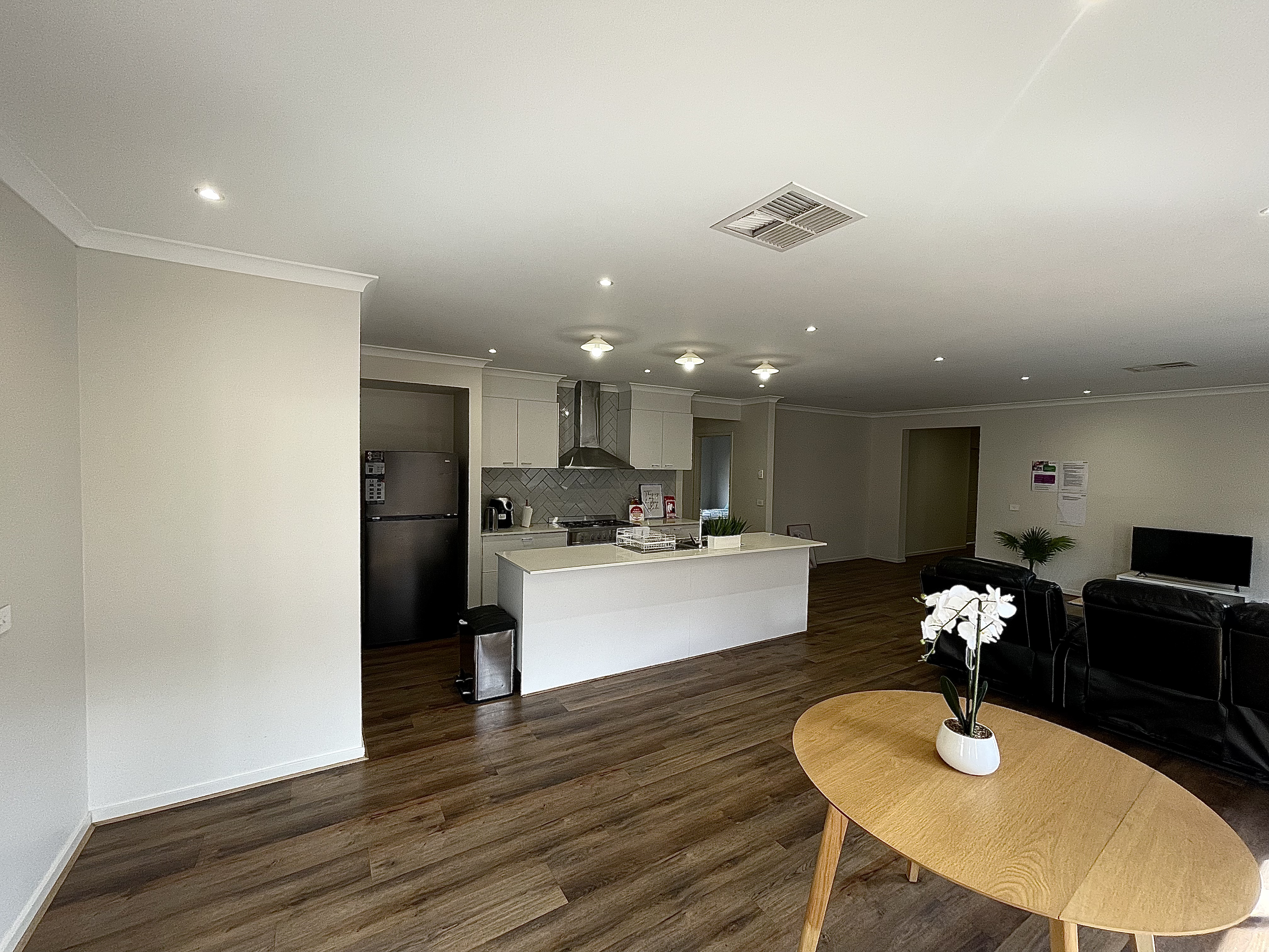 Wollert - 4 Bedrooms Spacious Home-SIL, STA and MTA — Home image 7