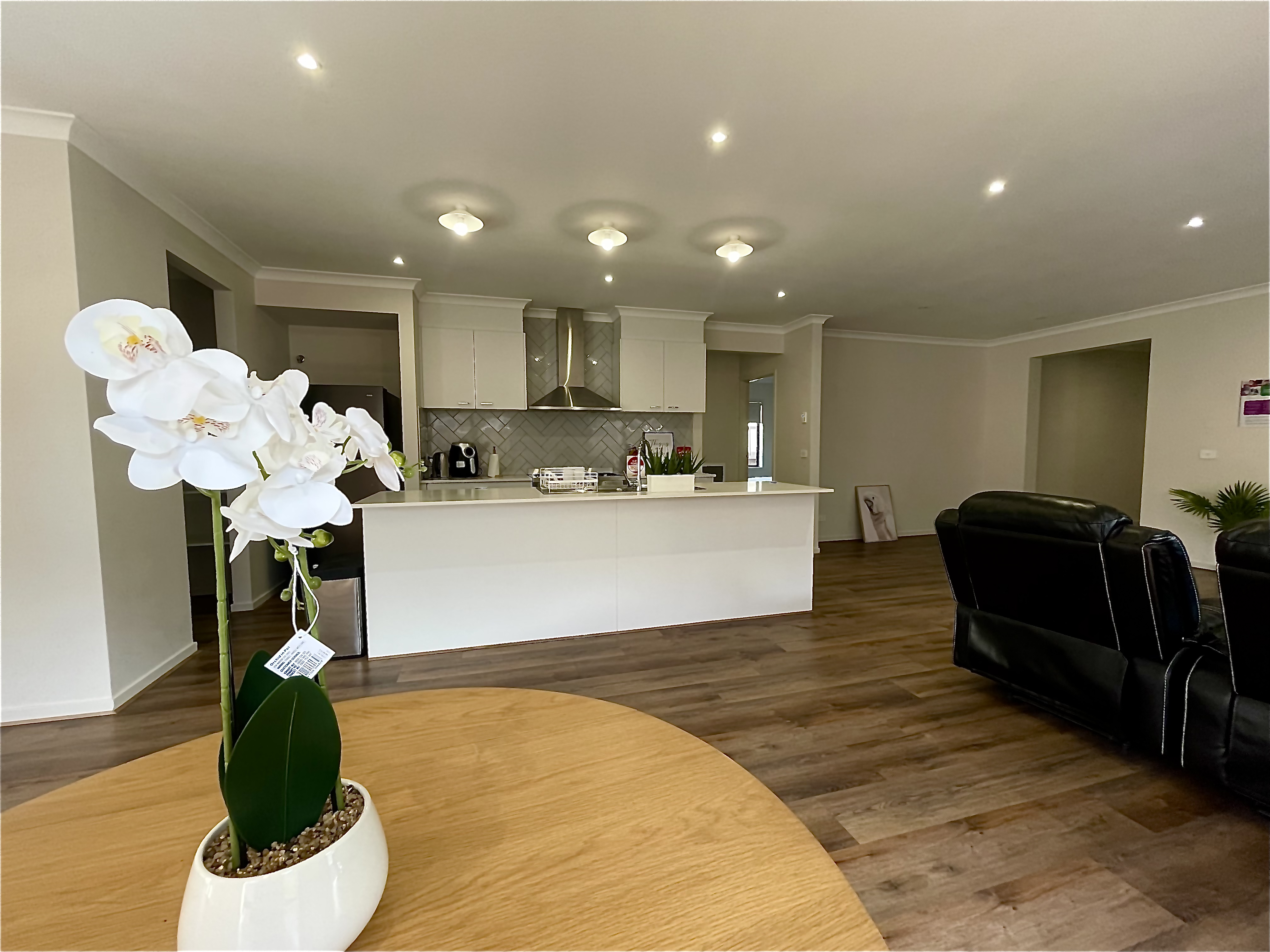Wollert - 4 Bedrooms Spacious Home-SIL, STA and MTA — Home image 8