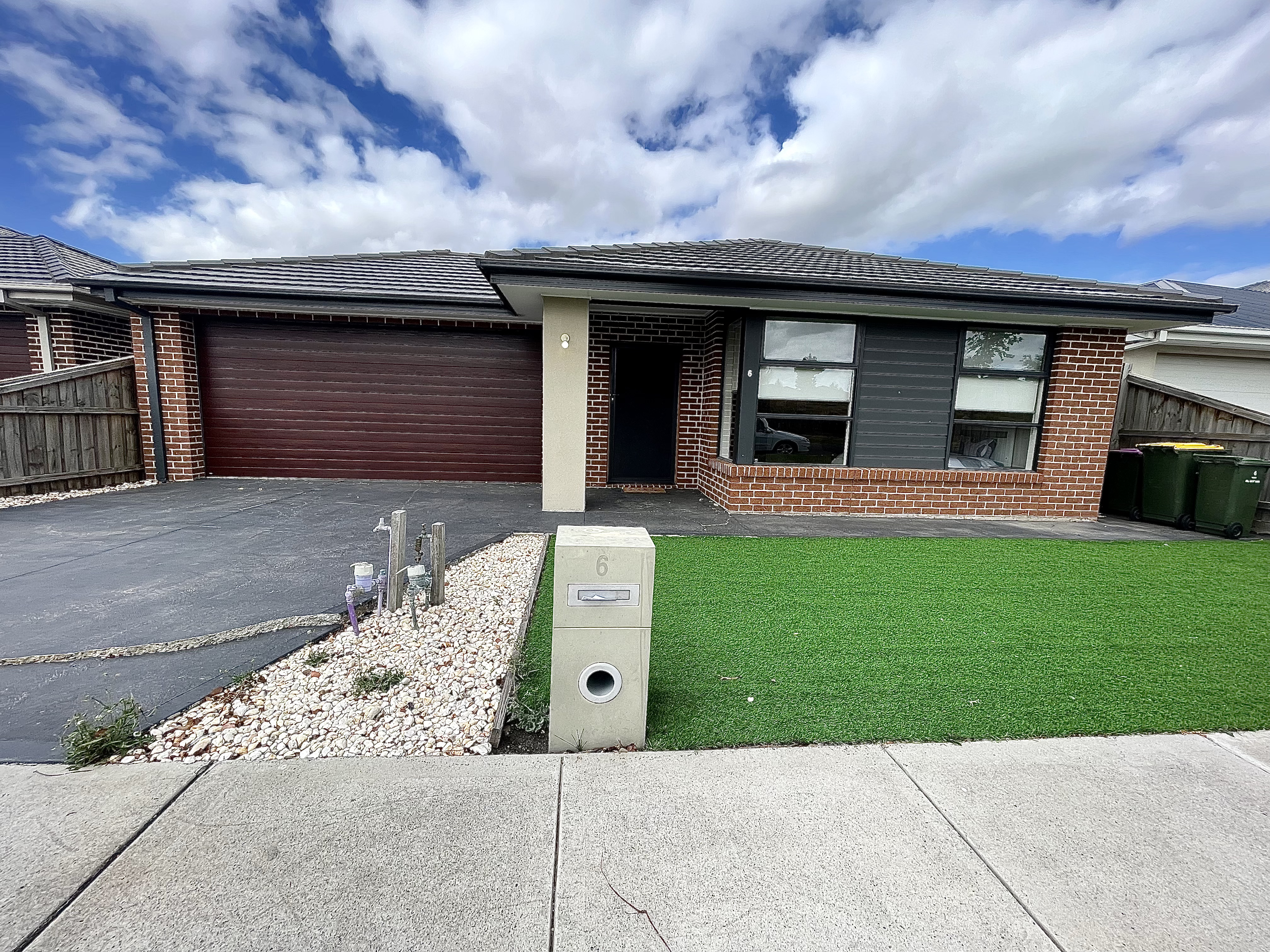 Wollert - 4 Bedrooms Spacious Home-SIL, STA and MTA — Home image 12
