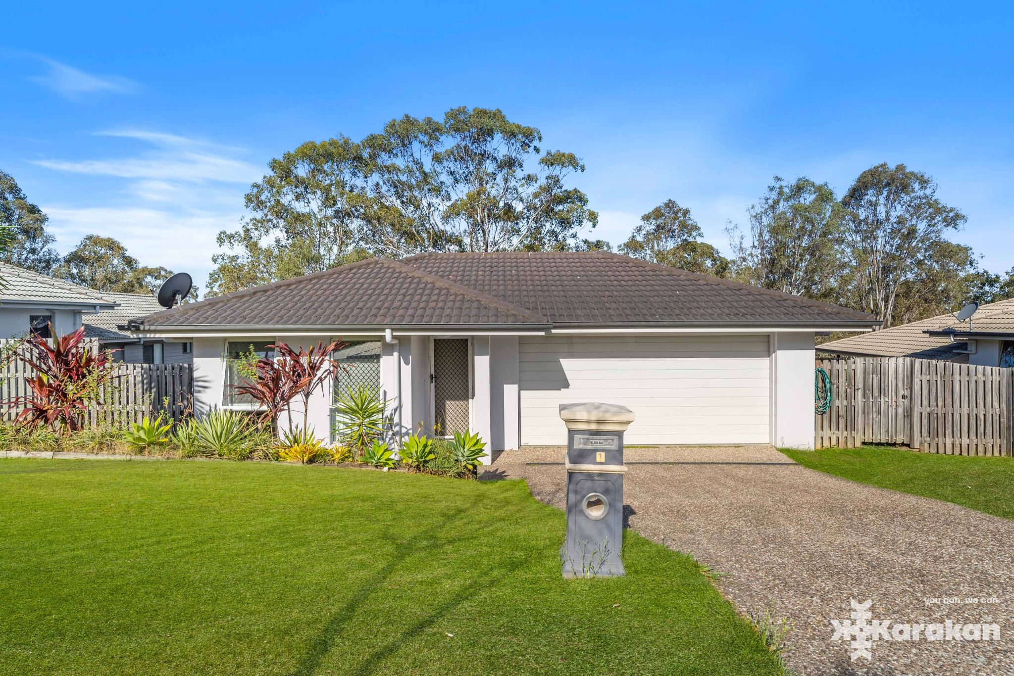 Elevated home with rural aspect close to amenities and local parks — Home image 7