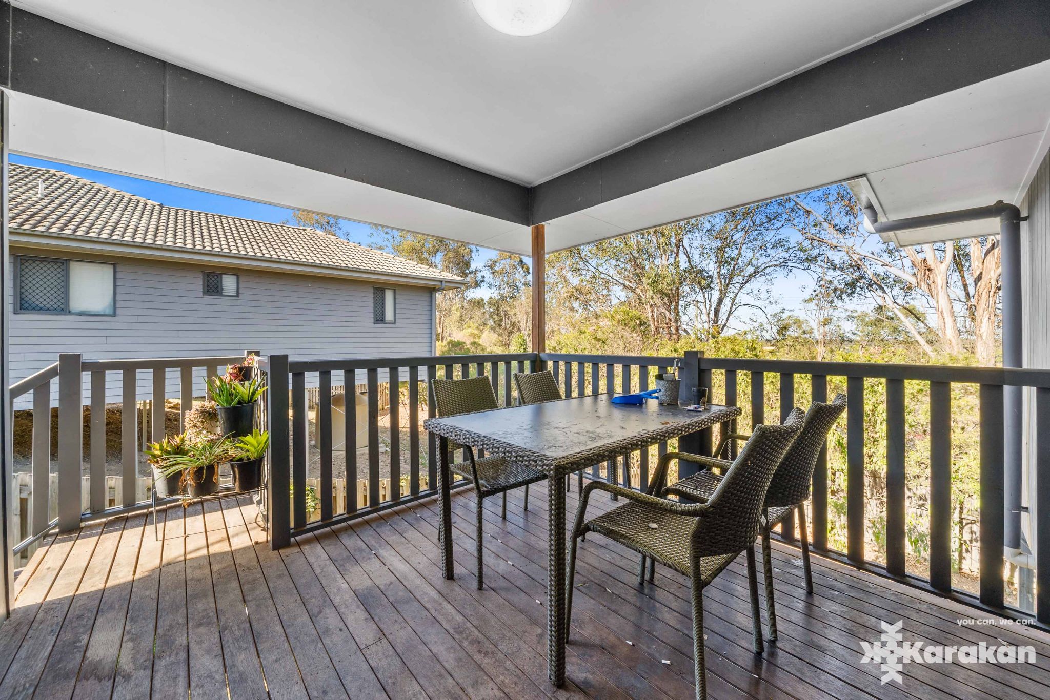 Elevated home with rural aspect close to amenities and local parks — Home image 10