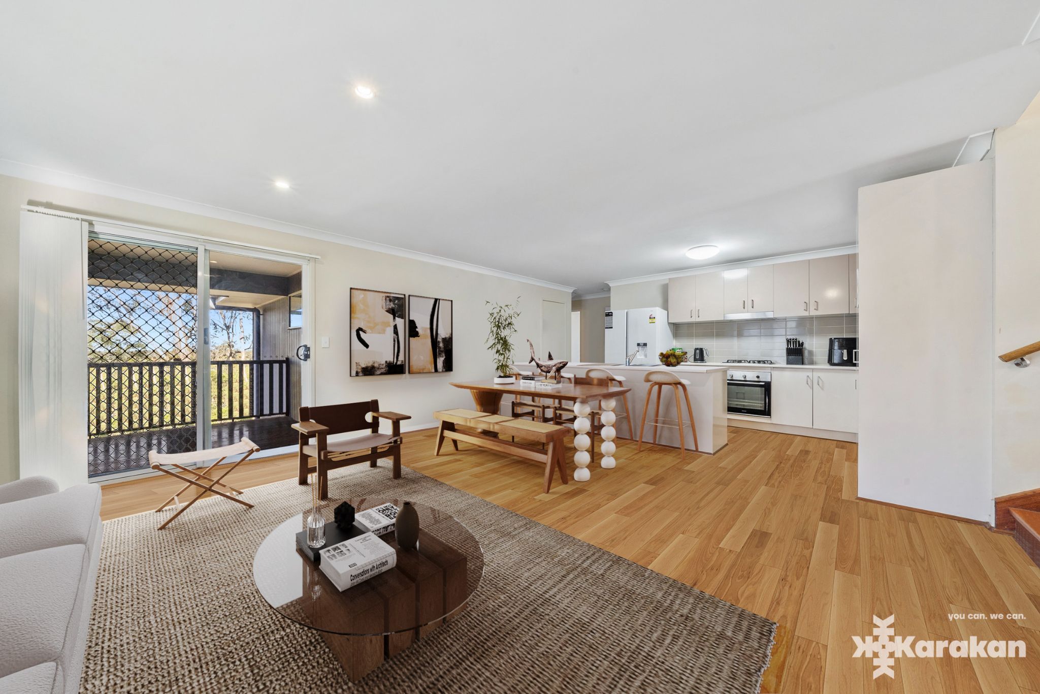 Elevated home with rural aspect close to amenities and local parks — Home image 12