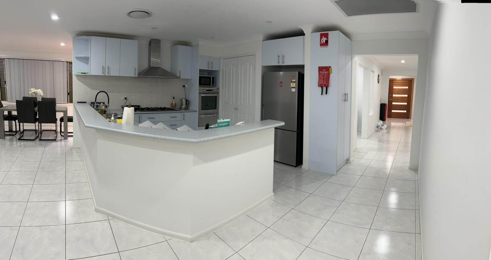 Huge  entertaining home ( Females only) Bossley Park) — Home image 3