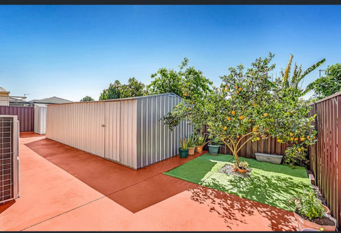Huge  entertaining home ( Females only) Bossley Park) — Home image 4