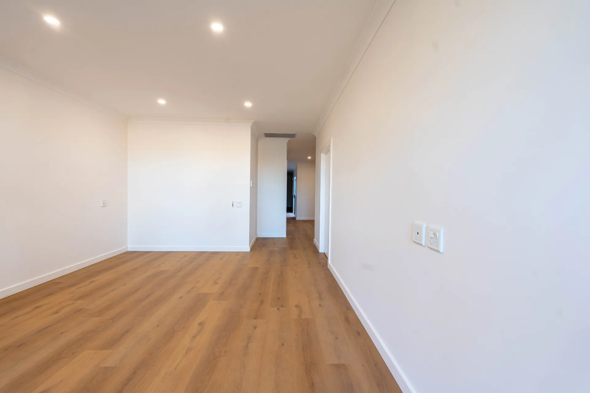 P 114 Midway — Home image 2