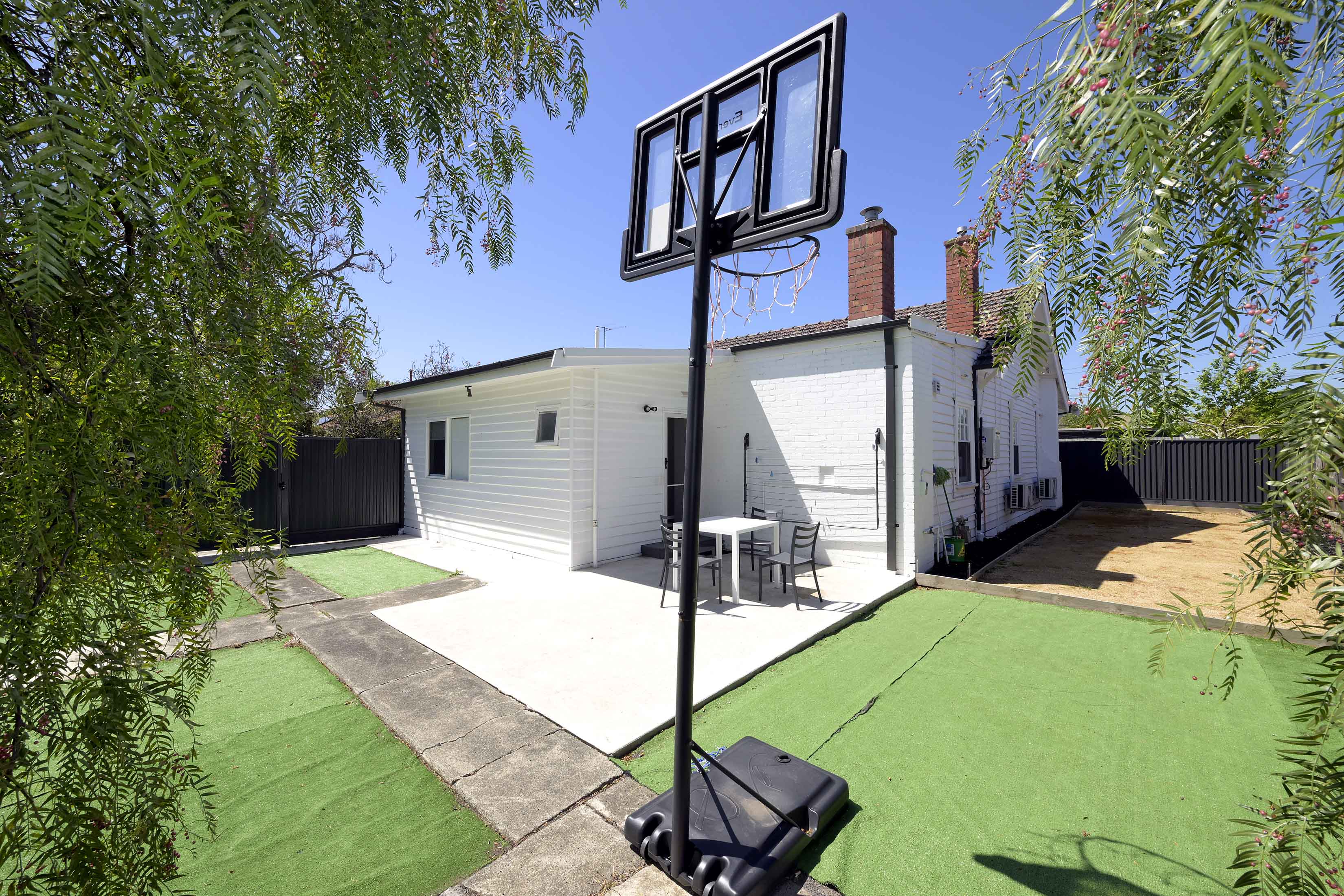 Beautiful home, close to everything - Fairfield — Home image 15