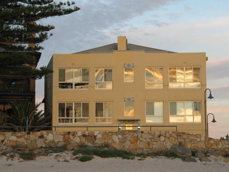 Stunning Glenelg Beach front — Home image 8