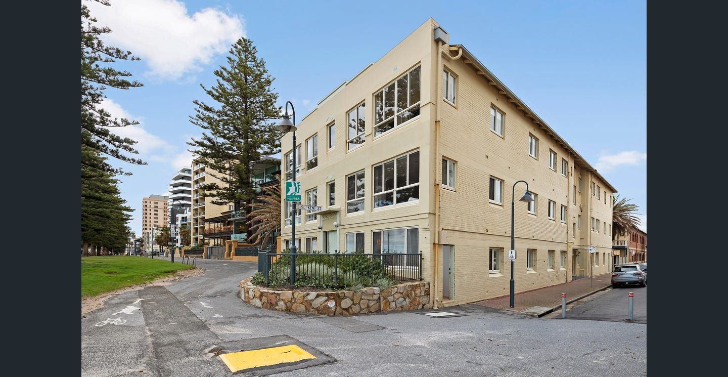 Stunning Glenelg Beach front — Home image 9