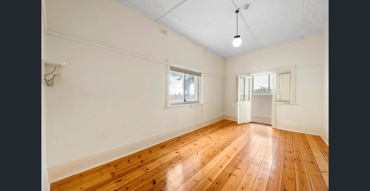Stunning Glenelg Beach front — Home image 11