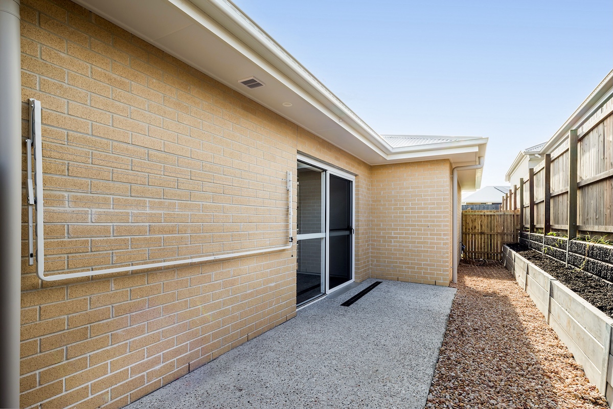 Brand-New HPS Home in Tranquil Redland Bay, QLD! — Home image 5