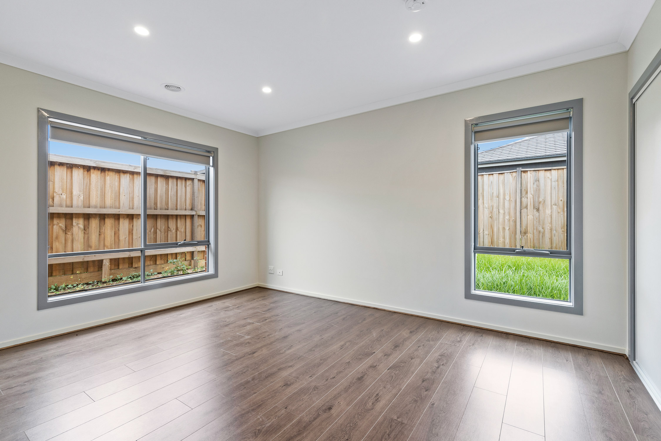 Lovely Residence in Roxburgh Park – A Rare Opportunity for SIL & HPS — Home image 2