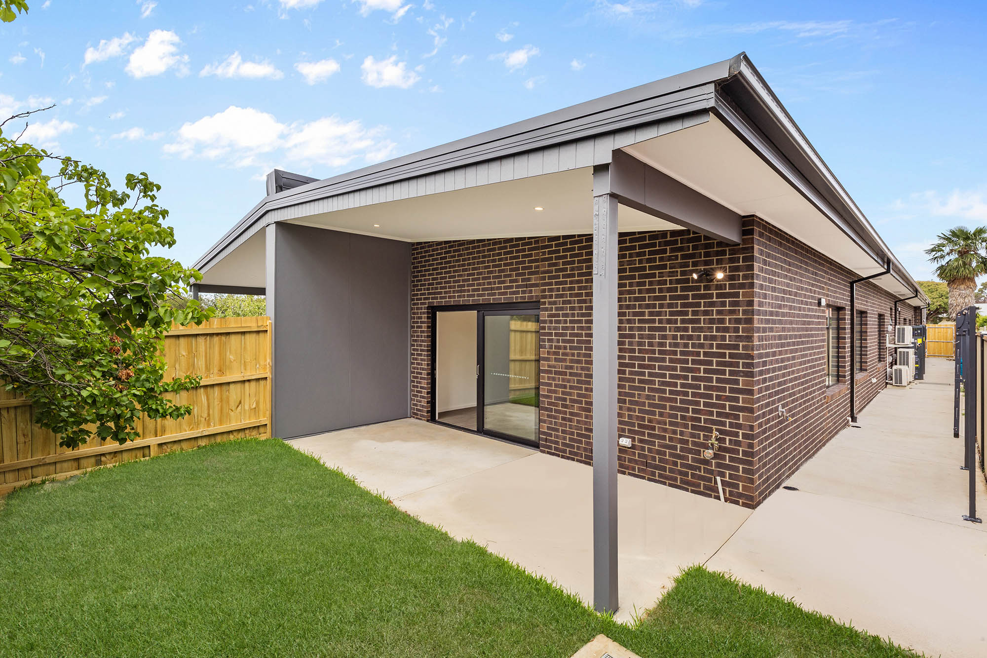 Prime Reservoir Living Near Summerhill 2 Bed/2 Bath (+OOA) HPS — Home image 5